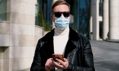 تحديث آبل الجديد يتيح فتح جهاز آيفون عند ارتداء الكمامة